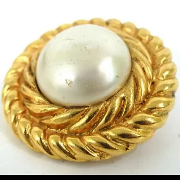 CHANEL Vintage Authentic Clip on earings - Picture 3 of 13